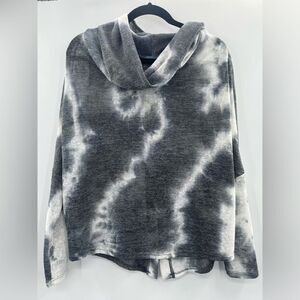 3For$20 Neely Ombre Blk/White Sweater Size Corset Style Back Closure size Small
